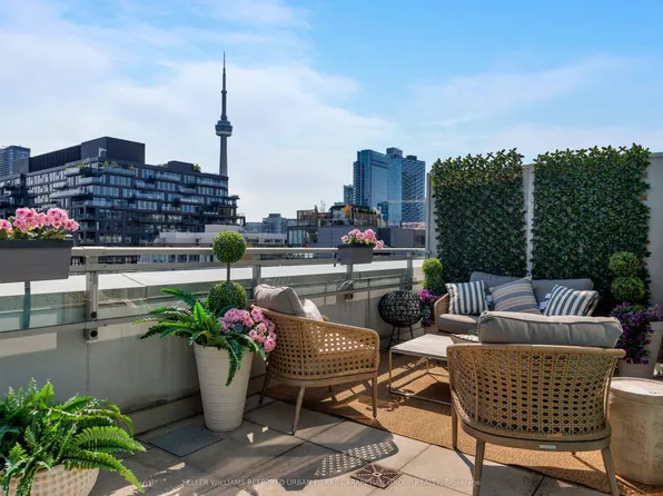 156 Portland St #610, Toronto, ON M5V 0G1