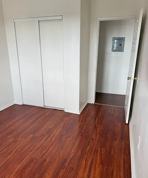 934 W 84th St #9 — Photo 2