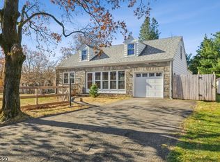 18 Valley View Ave, Gladstone, NJ 07934