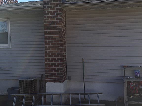 4th image of 133 Dixon Ave