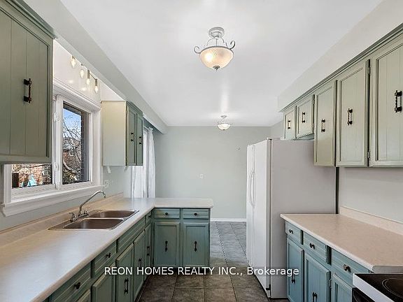 5th image of 557 Morrish Rd