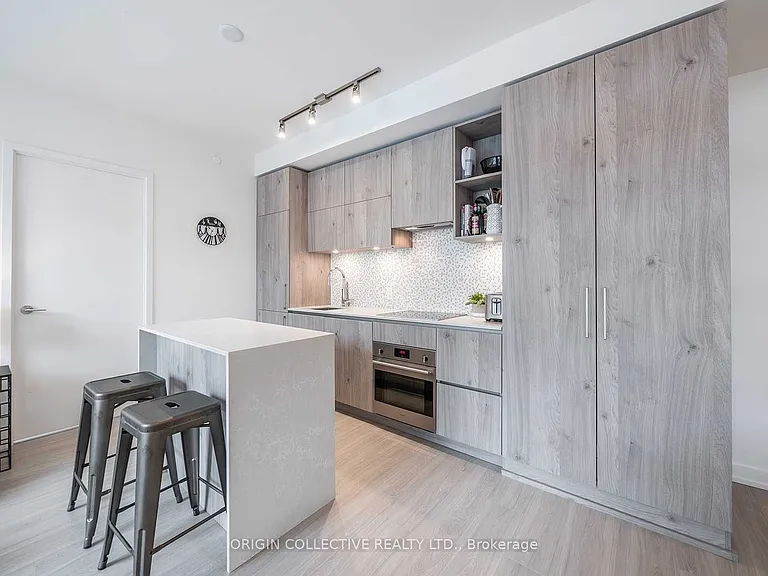 1 Yorkville Ave #611 — Photo 15