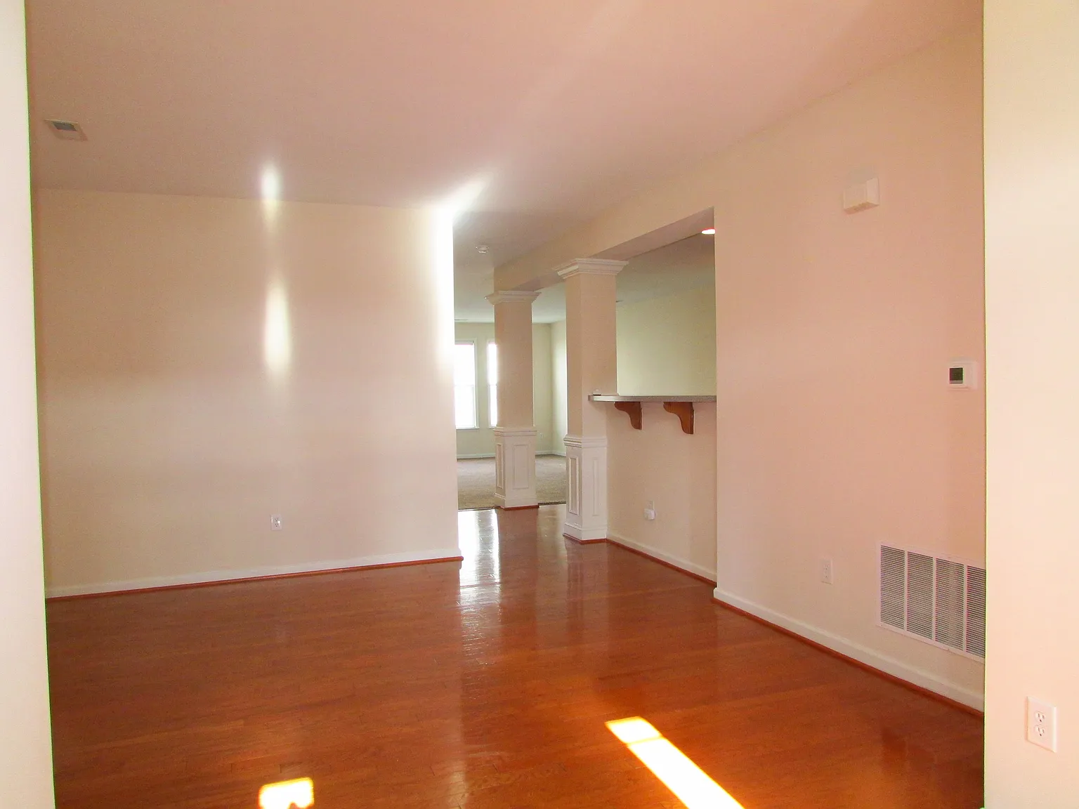 3 bed, 2.5 bath, 2200 sqft, $1,850 — Photo 4