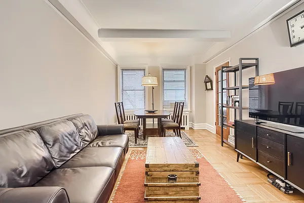 Sold by LARSEN REALTY LLC | media 24