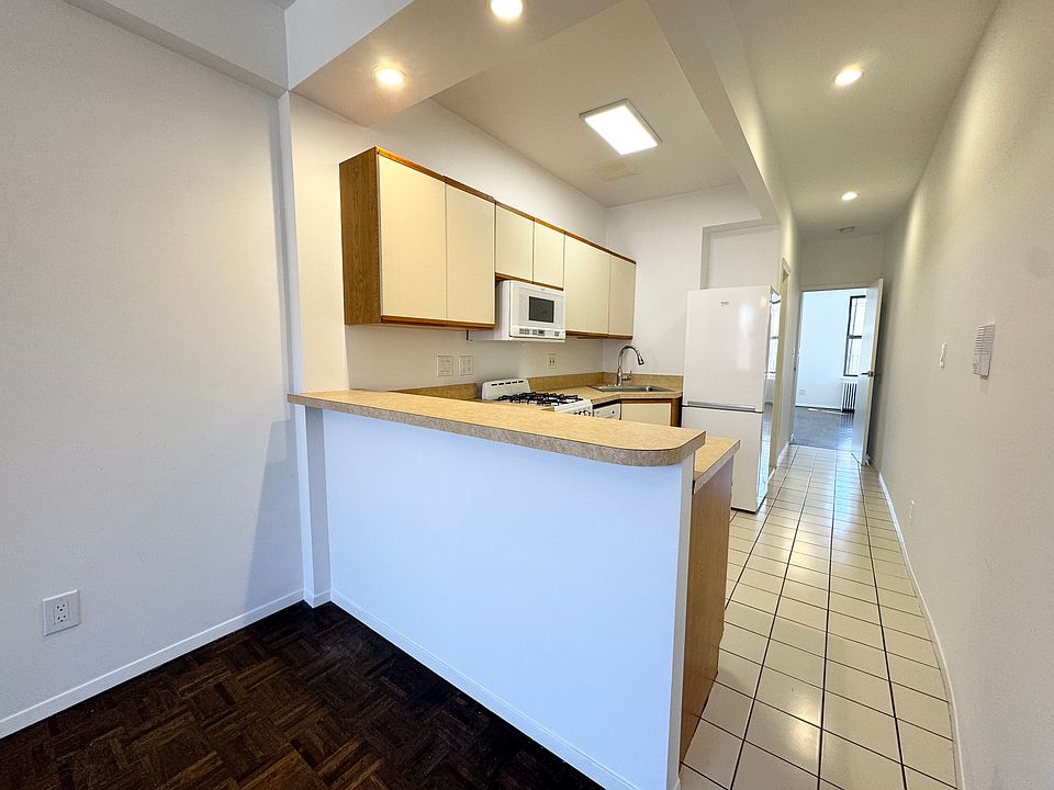 1st image of 524 49th Ave #3