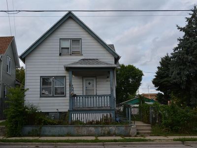 2714 West Walnut Street, Milwaukee, WI, 53208