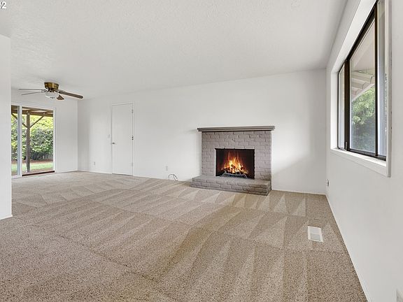 4th image of 479 SE 35th Ave