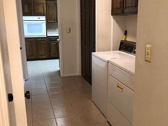5th image of 2211 S Hickory Pl
