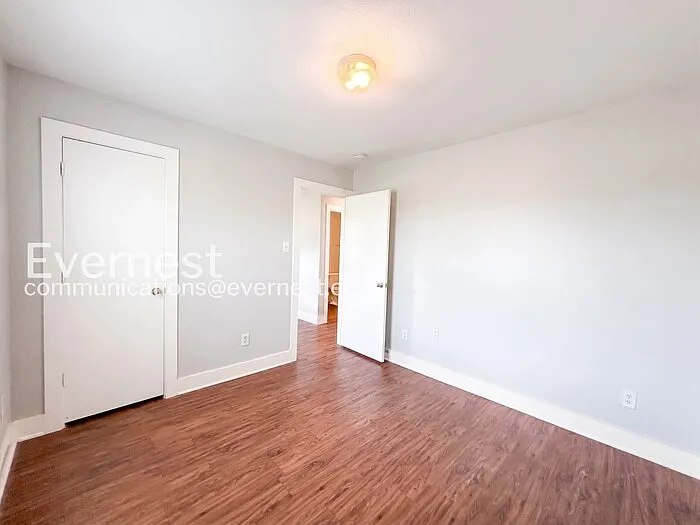 1043 Grassy View Dr — Photo 6