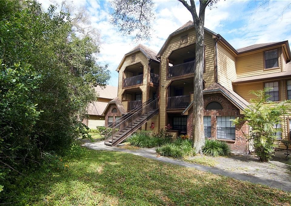 1st image of 415 Lakepointe Dr Unit 303