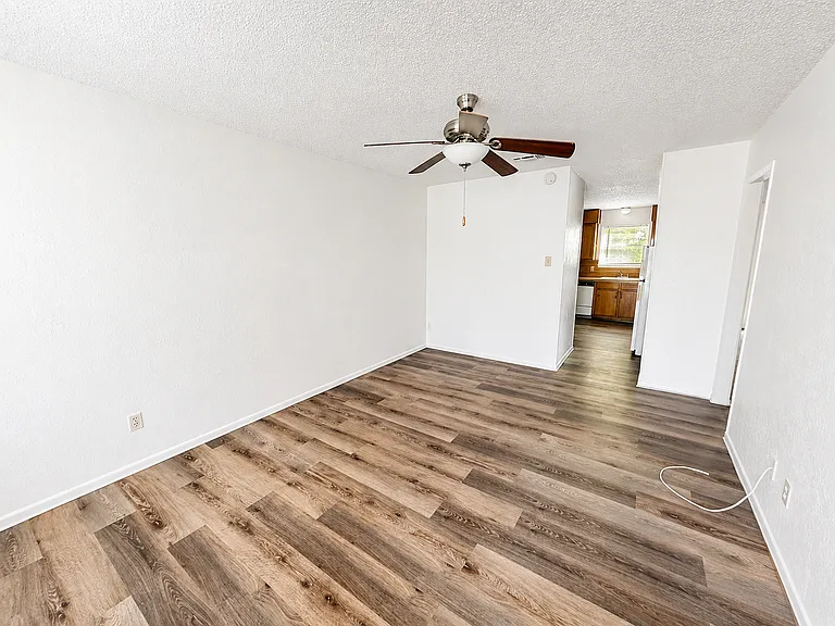 104 W Anderson Ave #B — Photo 3