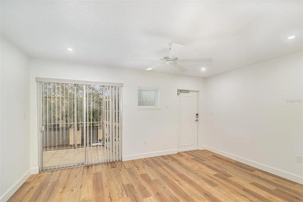 2 bed, 1.0 bath, 710 sqft, $2,300 — Photo 4