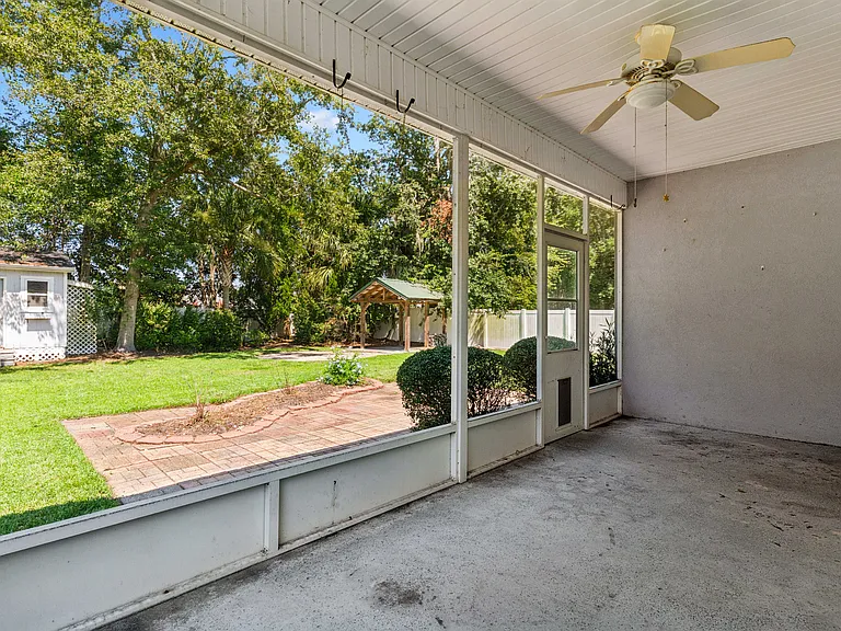 235 Wellington Pl — Photo 25