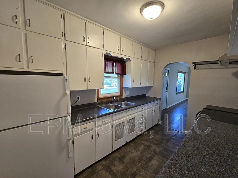 867 Maxwell St — Photo 4
