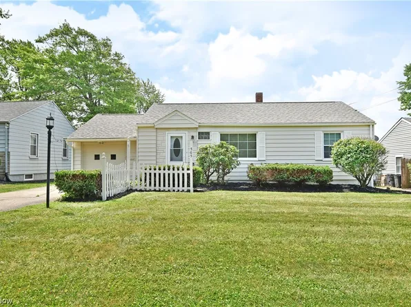 565 Hazel St, Girard, OH 44420