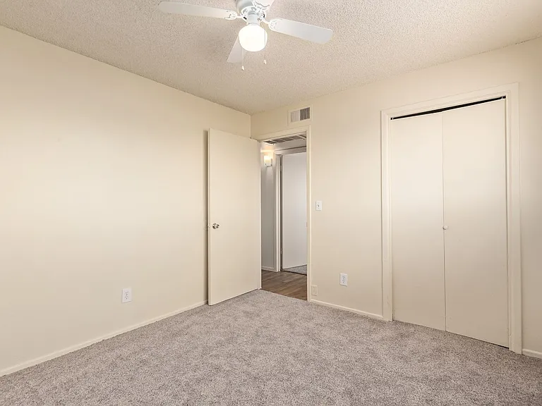 3413 E Earll Dr — Photo 7