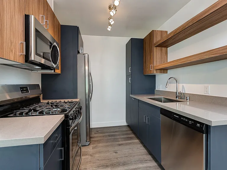 Pine Crest Apartments — Photo 29