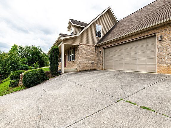 3rd image of 7211 Remagen Ln
