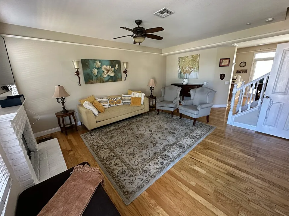 211 Dahlia Ave #L