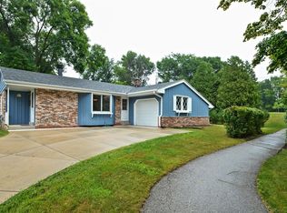 W55N812 Cedar Ridge Dr, Cedarburg, WI 53012