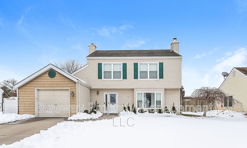 1st image of 32 Oakwood Pl