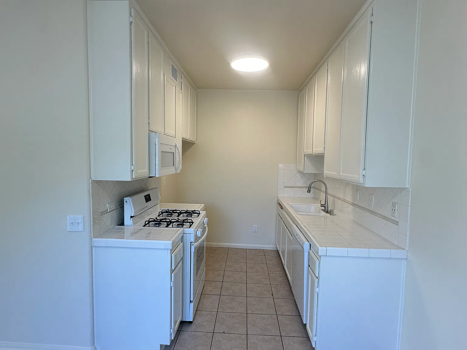 2 bed, 2.5 bath, 1100 sqft, $3,050 — Photo 4