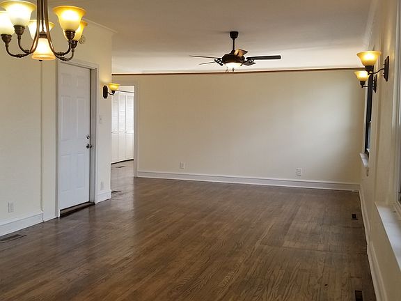 3rd image of 2643 N Clybourn Ave #2