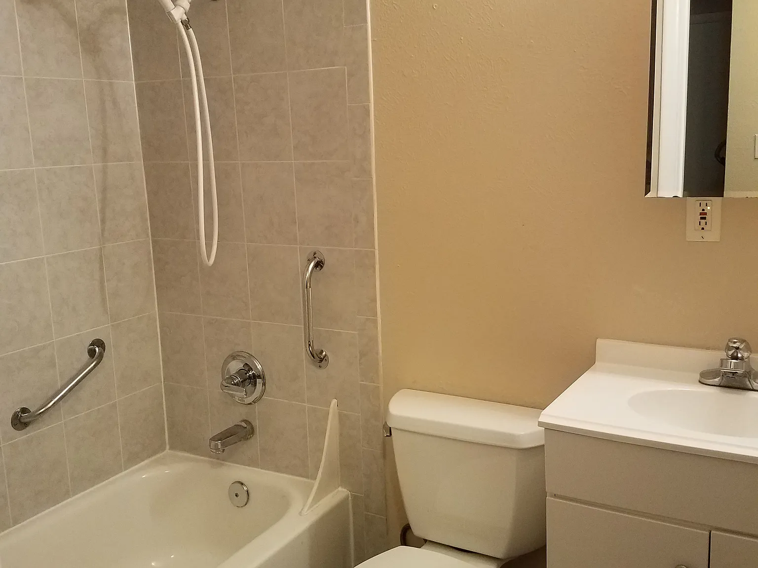 2 bed, $1,700 — Photo 4