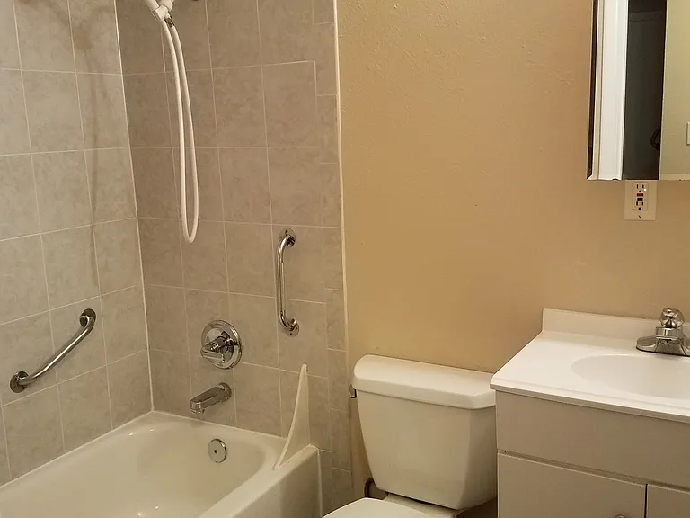 1611 Cottonwood Dr #2 — Photo 4