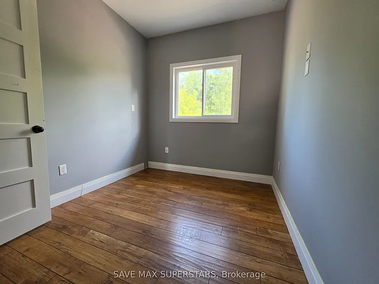 222 Phillips St #UPPER — Photo 17