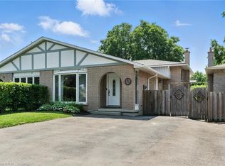 374 Magnolia Dr, Hamilton, ON L9C 6N7