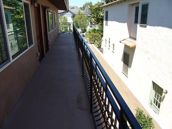 3rd image of 924 10th St APT 5