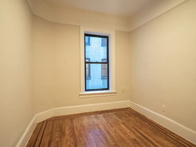 142 E 27th St #4F — Photo 2