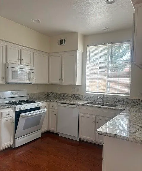 464 Middlebury Ct — Photo 4