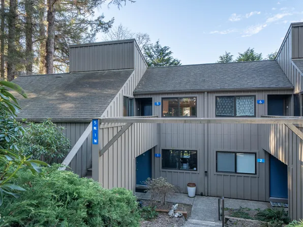 5801 NE Voyage Ave APT 5, Lincoln City, OR 97367