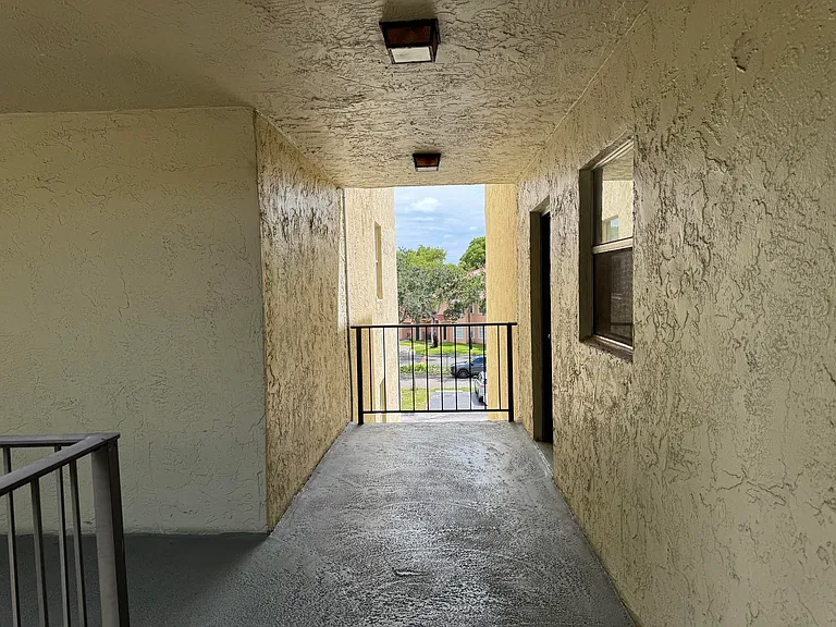 1800 SW 81st Ave #1307 — Photo 5