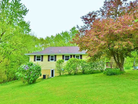 2nd image of 137 Oakview Ct