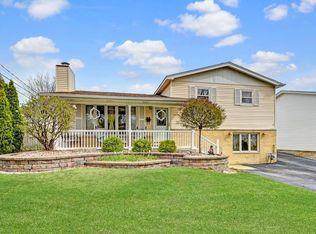 5908 Victoria Dr, Oak Forest, IL