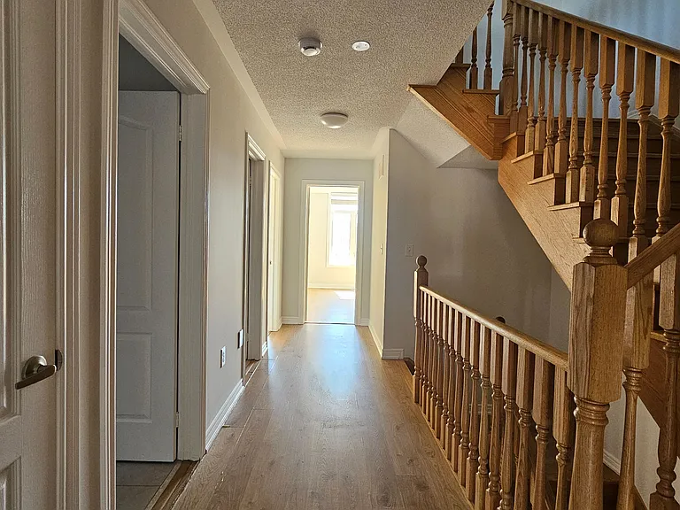 561 Settlers Rd W — Photo 12
