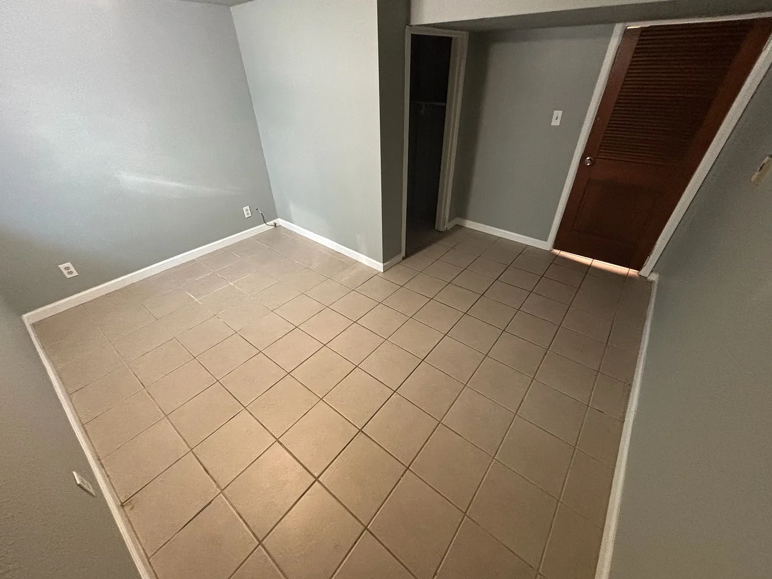 2 bed, 900 sqft, $1,200 — Photo 4