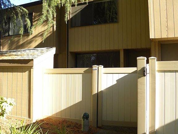 3rd image of 536 Woodside Oaks