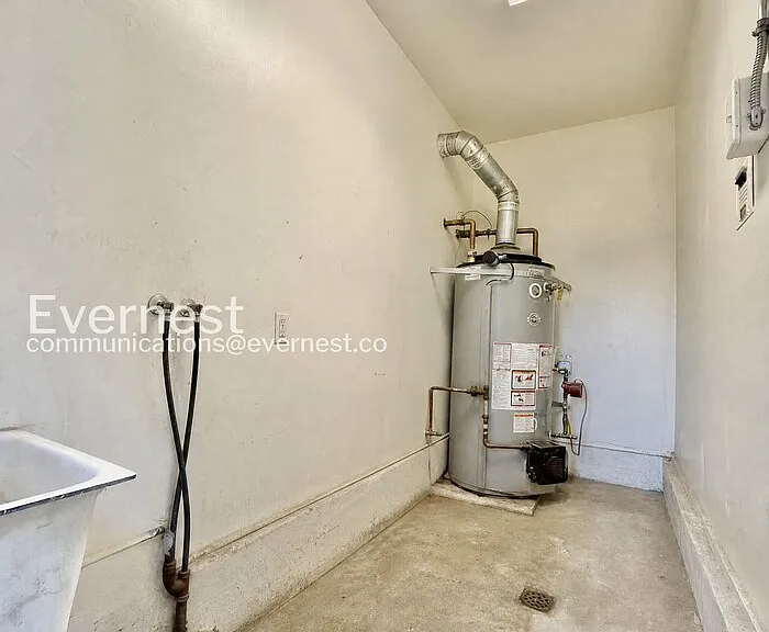 1261 E 1st St #5 — Photo 13