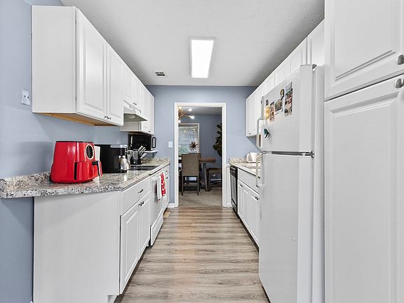 5th image of 8740 Roswell Rd Unit 10B