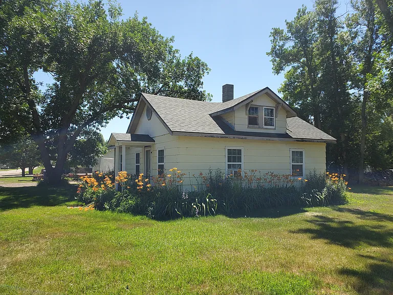 802 Broadway St — Photo 4