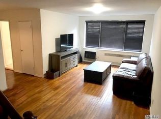 26 Middle Neck Rd #2J, Roslyn, NY 11576