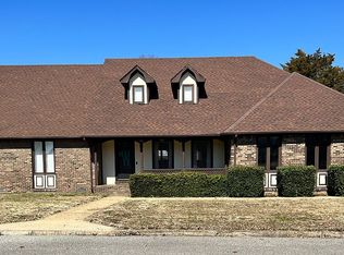 202 Woodvale Dr, Greenfield, TN 38230