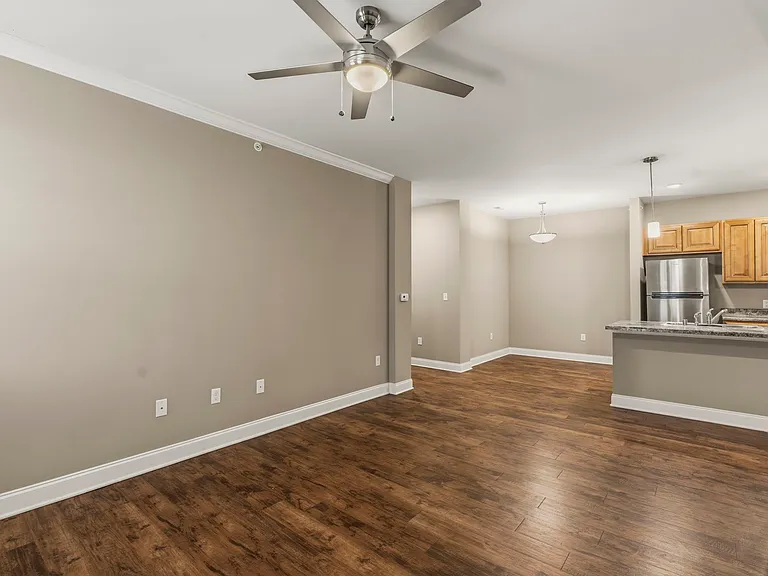 Mount Victor Olde Towne Luxury Apartments — Photo 48