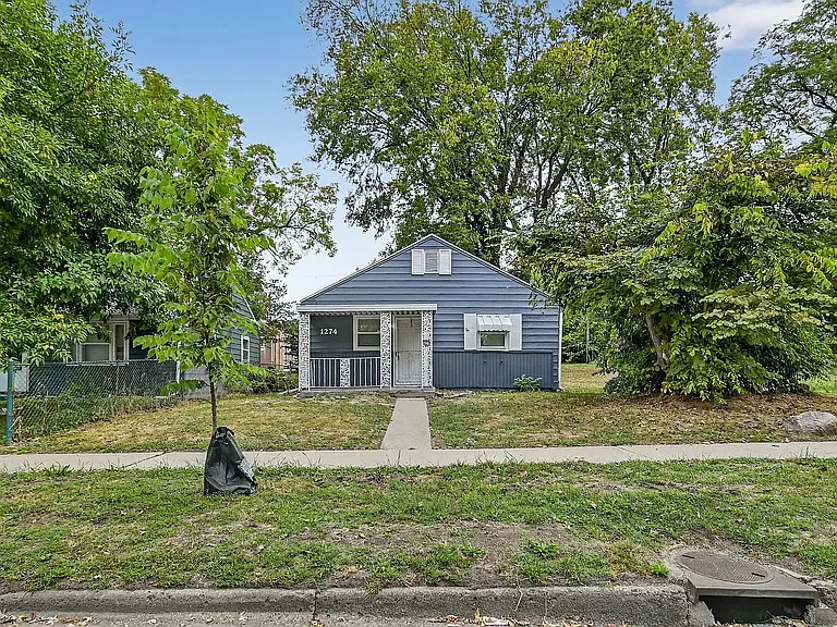 1274 W Green St — Photo 1