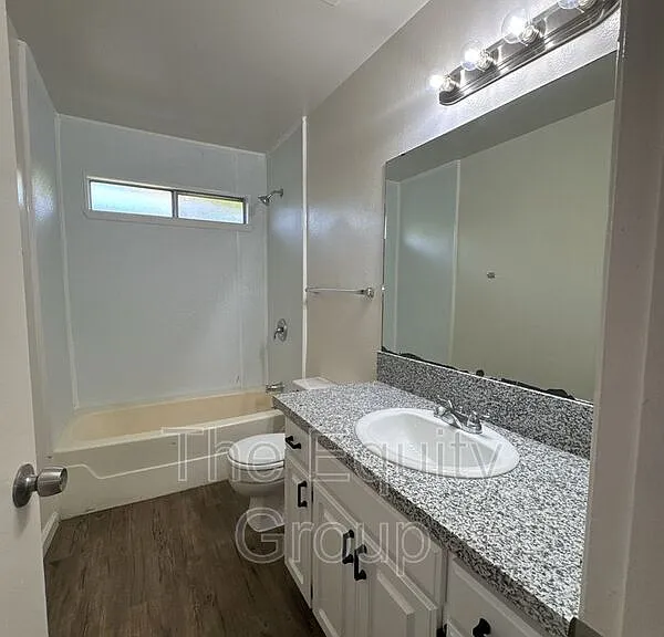 148 S Peppertree St — Photo 22