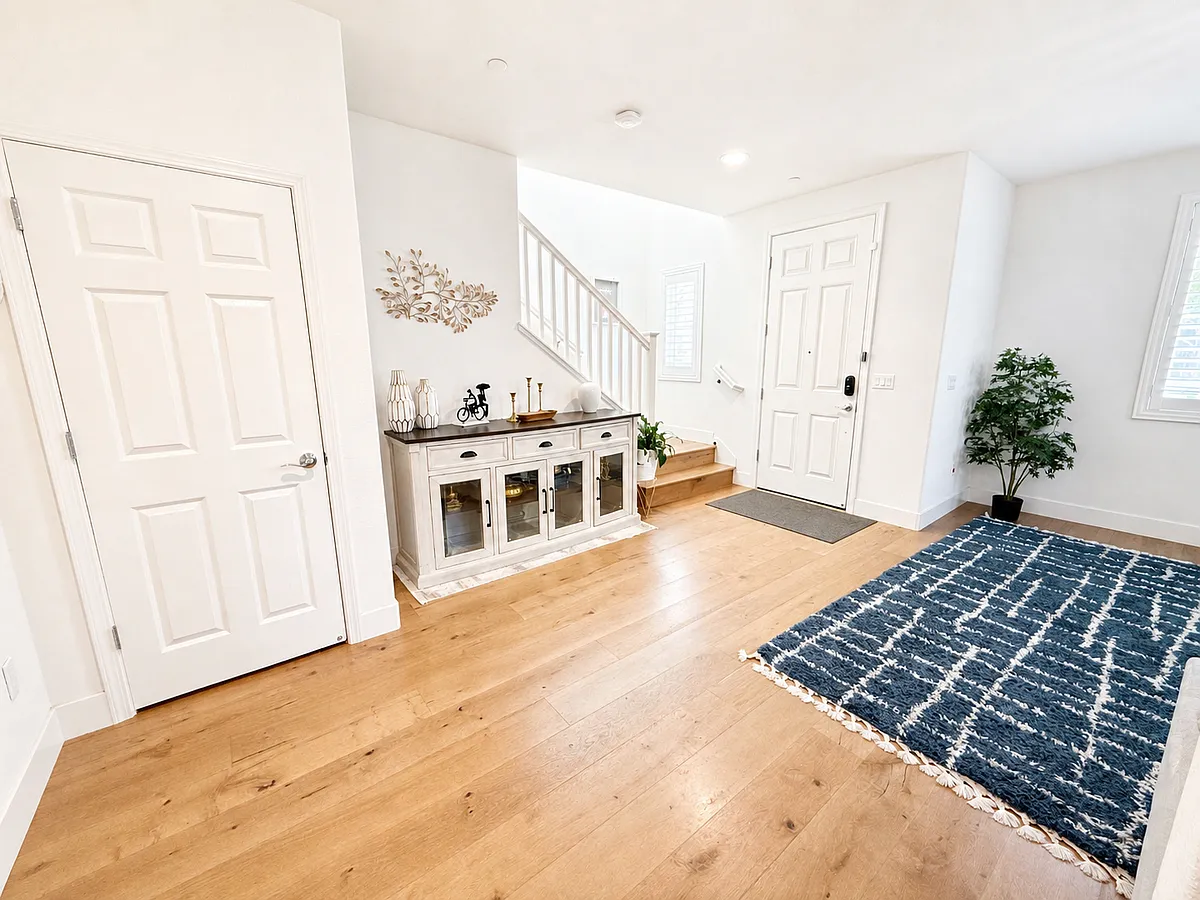Living room - 322 Lasata Dr